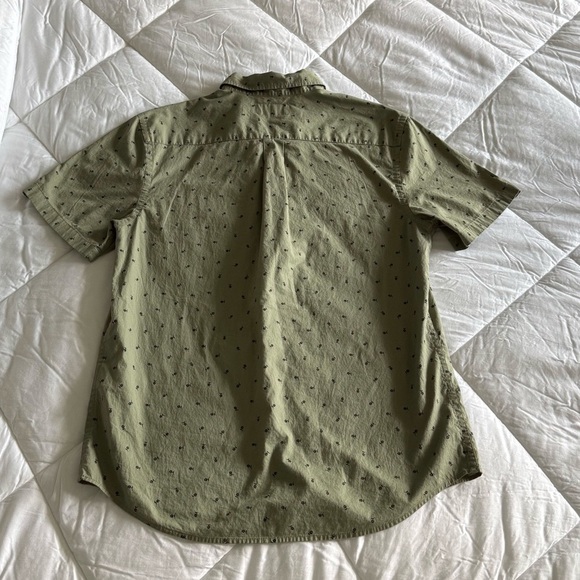 Old Navy Olive Green Patterned Casual Button Down Shirt - Picture 4 of 4